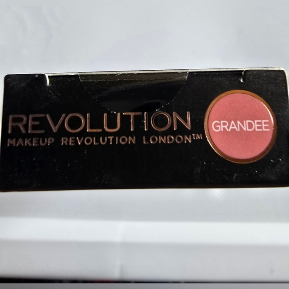 Revolution Makeup Revolution Retro Luxe Matte Lip Kit Grandee NEW - Picture 3 of 4